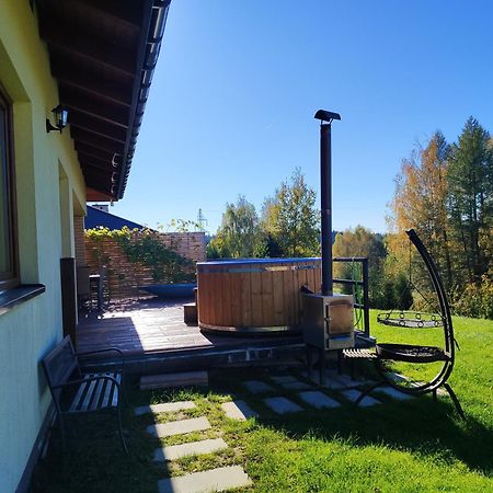 Villa Dom Na Slonnym Monasterzec Esterno foto