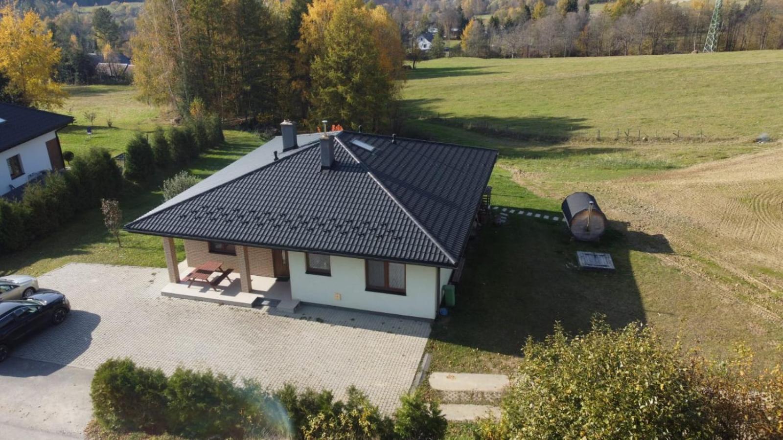 Villa Dom Na Slonnym Monasterzec Esterno foto